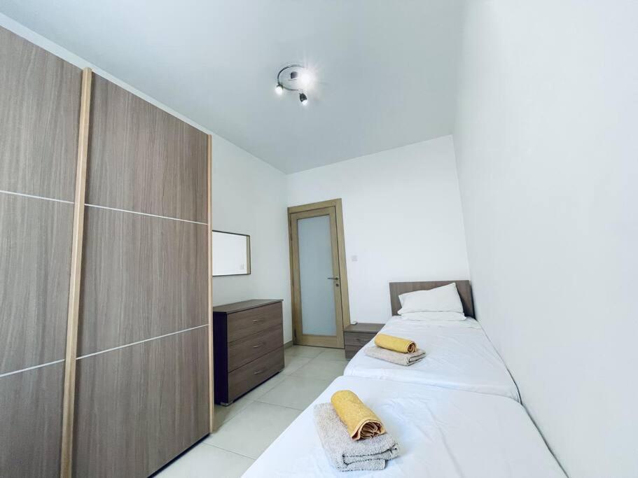 Stylish Modern Central Apartment 4 Paceville Saint Julian's Luaran gambar
