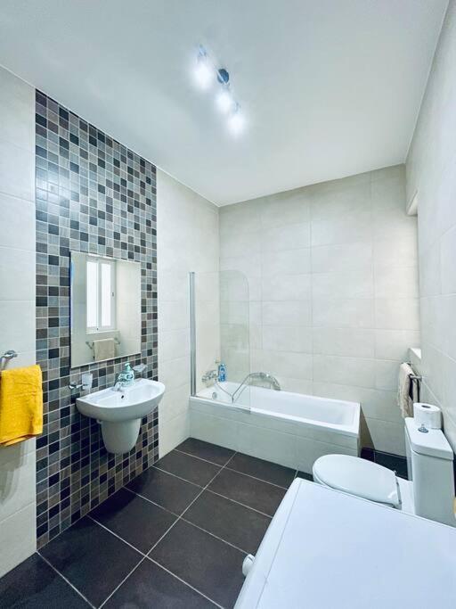 Stylish Modern Central Apartment 4 Paceville Saint Julian's Luaran gambar